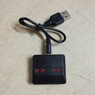 Sạc pin máy bay 3.7V có 4 cổng tiện lợi chân cắm trắng dẹt 2 dăm nhỏ