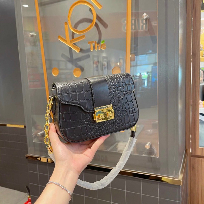 Túi kẹp nách nữ vân da cá sấu size 22cm khóa bấm vuông túi đeo chéo thời trang cao cấp thiết kế Quảng Châu