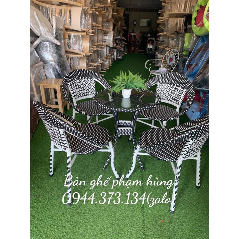 Thanh lý bộ bàn ghế sắt  sân vườn ngoài  trời  .