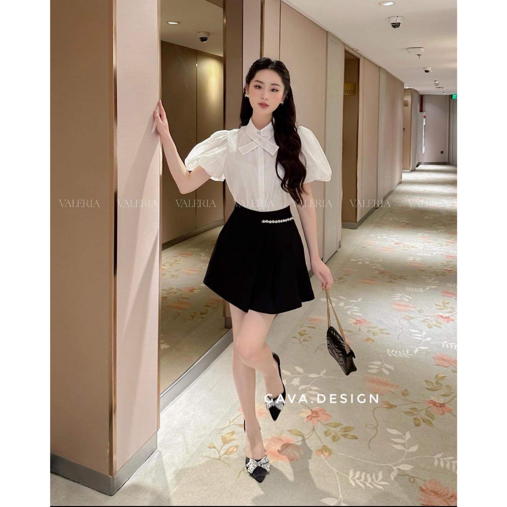 Áo sơ mi cộc tay bồng cổ chéo đính hoa đá