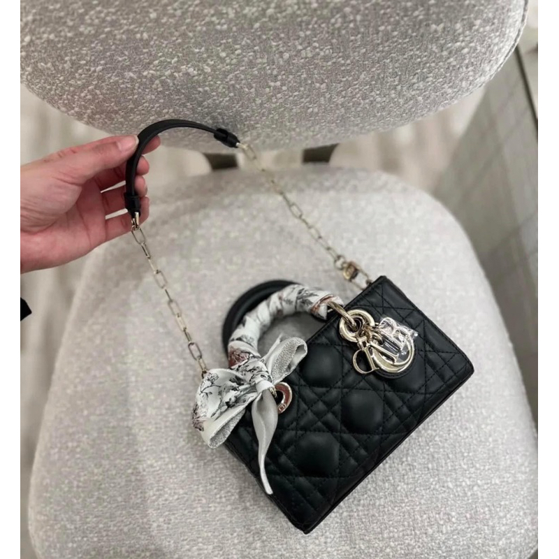 Túi xách d ỏ sz18 kèm khăn lụa fullbox