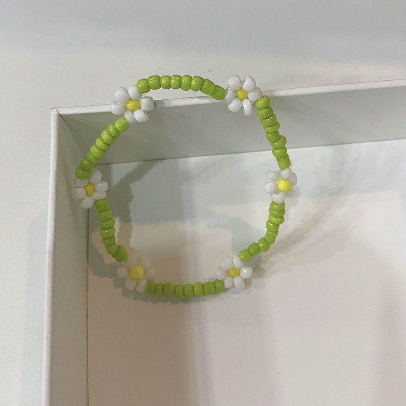 Vòng Tay Hạt Cườm Hình Hoa Trắng Phối Xanh Bơ Handmade Cheap Moment Với Blackpink