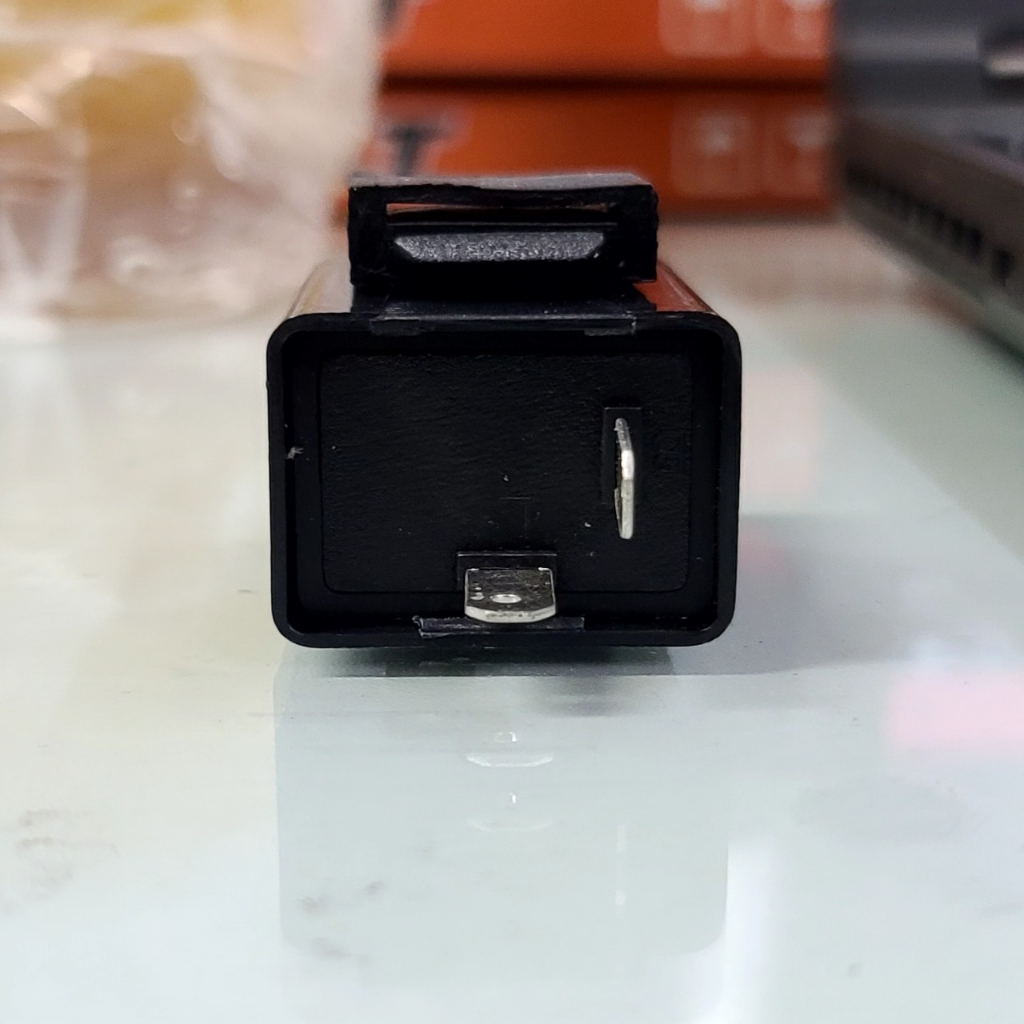 Cục chớp nháy xi nhan,chóp kêu 12v TLT dùng cho mọi dòng xe máy sản xuất theo công nghệ Thái Lan bảo hành 12 tháng