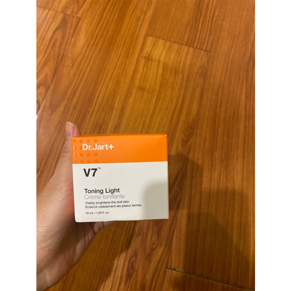 Kem dưỡng da và tái tạo da V7 Toning Light Dr Jart 50ml Hàn Quốc