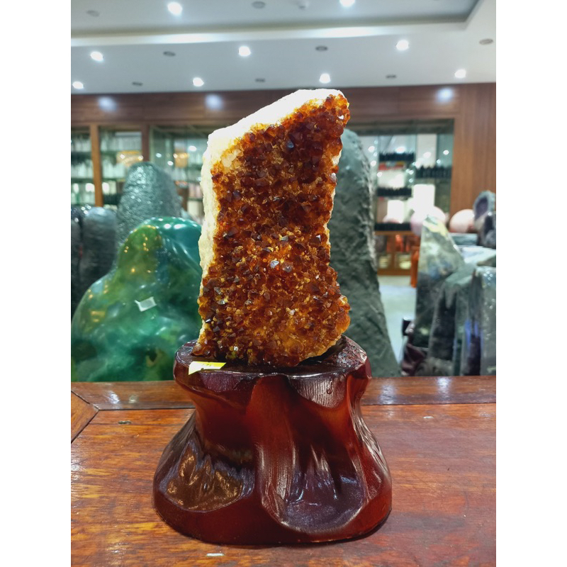 Động phong thủy đá thach anh vang hàng thiên nhiên