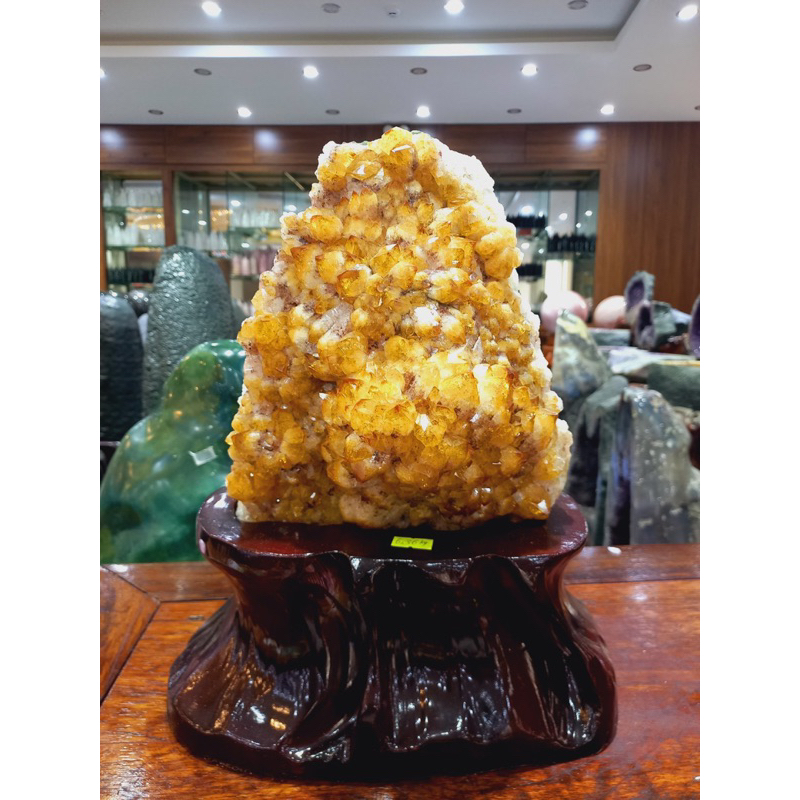 Động phong thủy đá thach anh vang hàng thiên nhiên