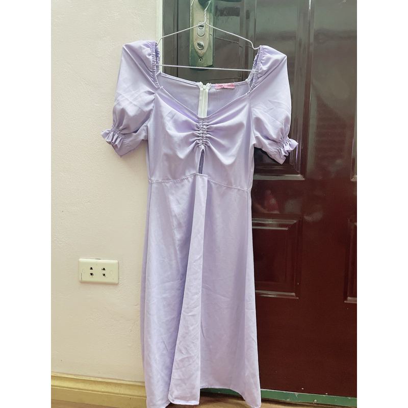 Váy tím đi biển