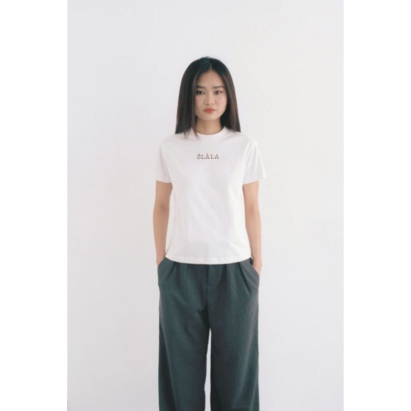 OLALASTUDIO Áo thun Baby Tee ÔLàla in chữ basic