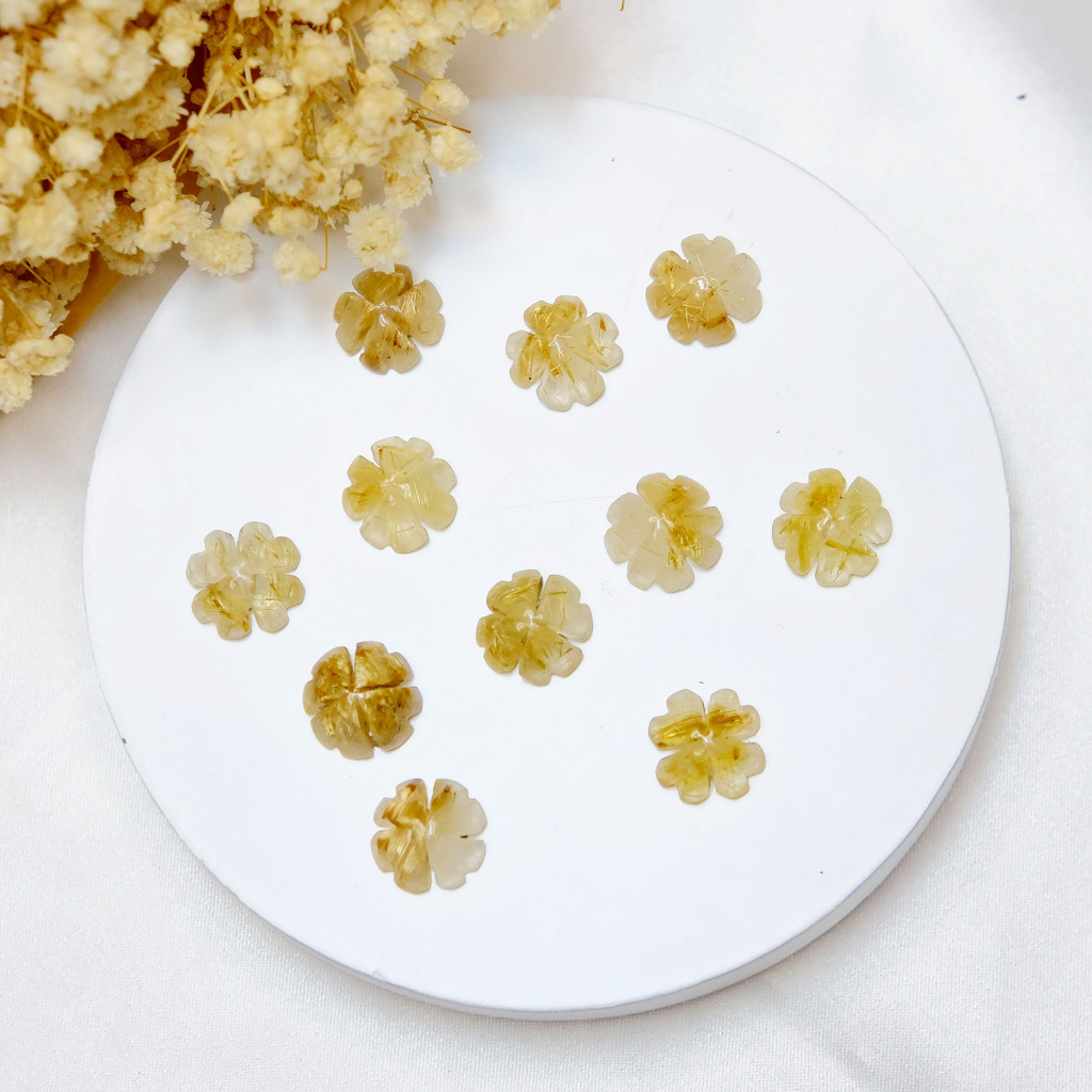 Mặt cỏ bốn lá tóc vàng dùng xỏ vòng tay, mặt dây, mặt nhẫn UPCARA