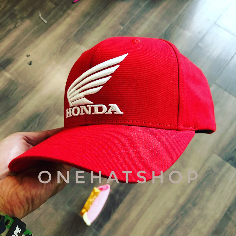 Nón lưỡi trai thêu nổi Cánh chim vải đỏ mịn chất lượng cao One Hat