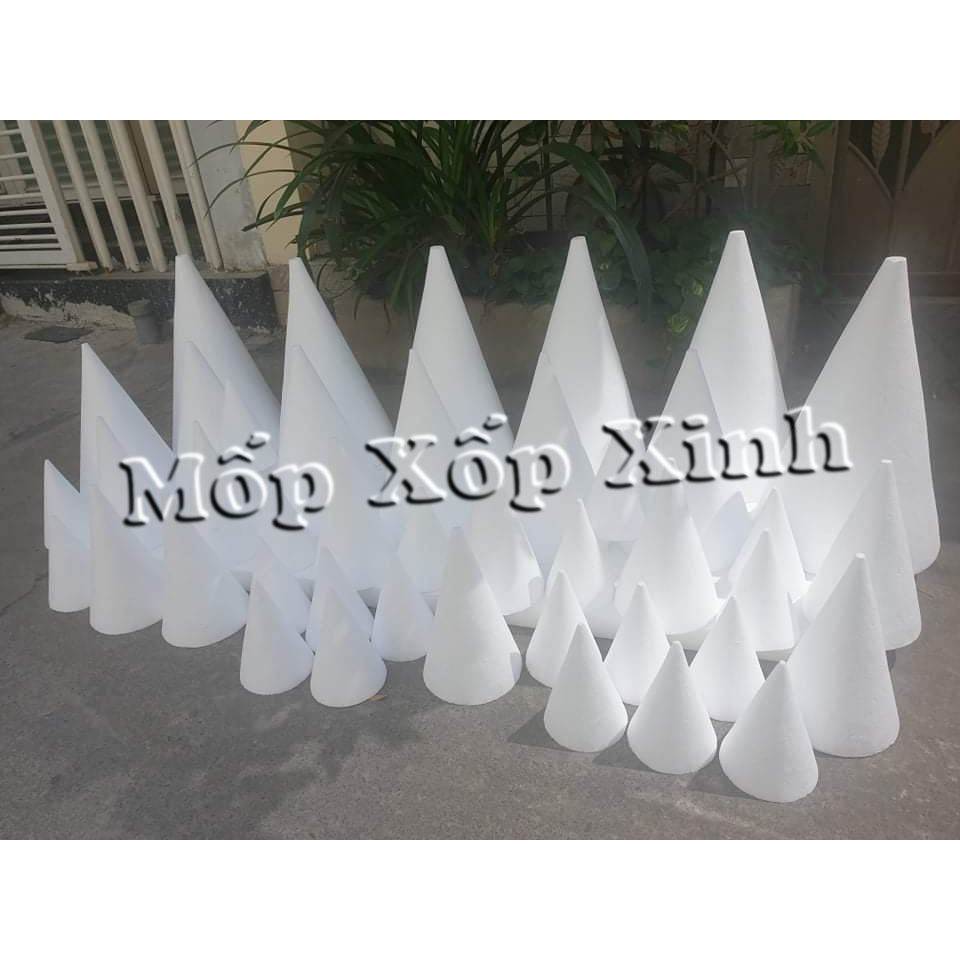 2 chóp xốp 15cm cao 25cm, làm phôi tháp bánh trang trí.