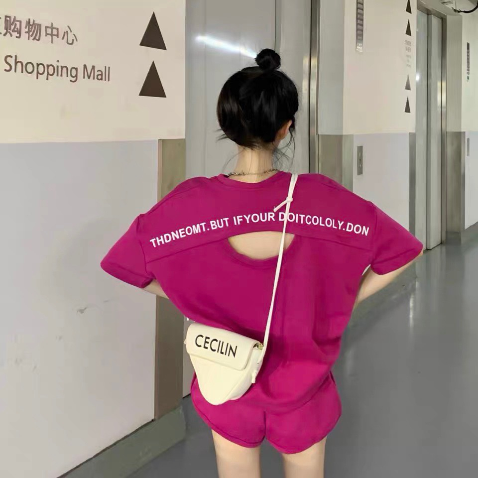 Set bộ áo phông hở lưng form rộng mix quần short ngắn phong cách trẻ trung cho mùa hè