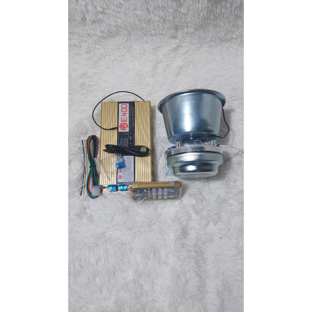 Còi xe ưu tiên, Bộ âm ly và còi hú lắp xe ưu tiên.