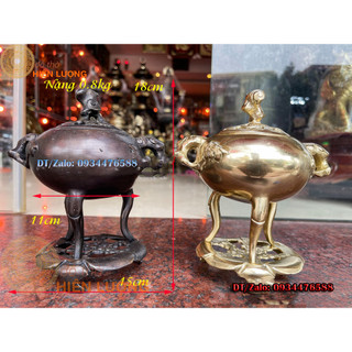 Lư xông trầm mộc đế hoa mai màu nâu và vàng kích thước15x11x18cm, nặng 0,8kg bằng đồng thau nguyên chất