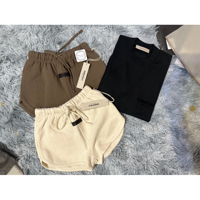 Áo Essential size Xs unisex.