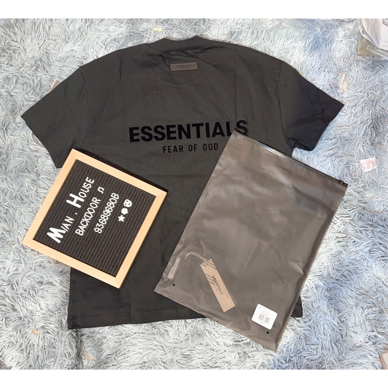 Áo Essential size Xs unisex.