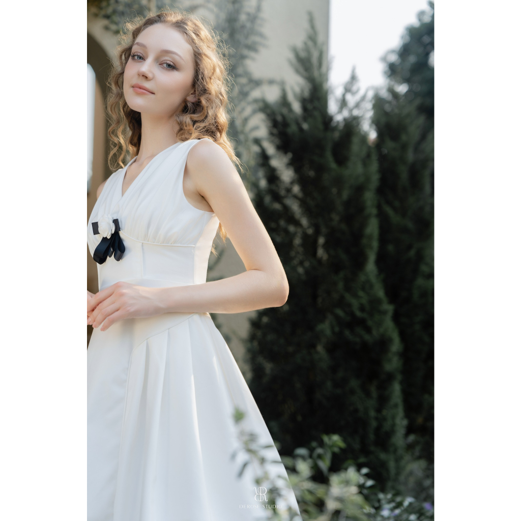 LAMER DRESS - Váy đầm cộc tay trắng đính nơ đen