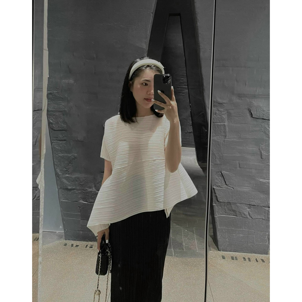 Set thiết kế nữ thời trang phong cách cá tính năng động, áo thun tay ngắn chéo tà kèm chân váy dài ôm body