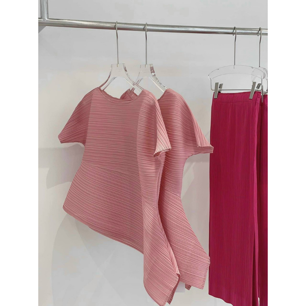 Set thiết kế nữ thời trang phong cách cá tính năng động, áo thun tay ngắn chéo tà kèm chân váy dài ôm body