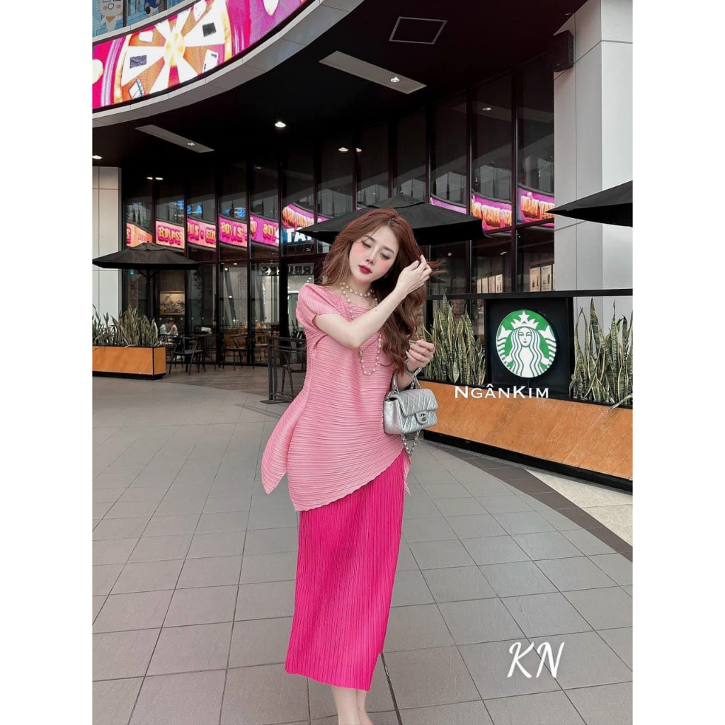 Set thiết kế nữ thời trang phong cách cá tính năng động, áo thun tay ngắn chéo tà kèm chân váy dài ôm body