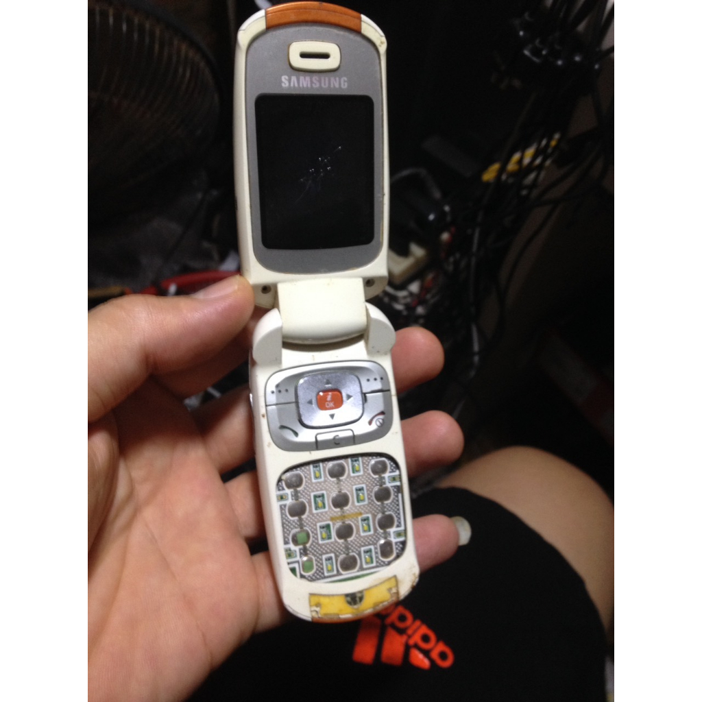 Xác SAMSUNG E530 không có bin, không thấy lên