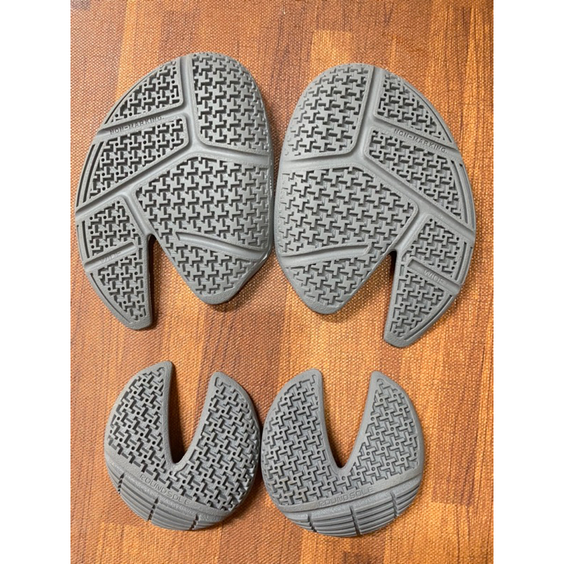 Nhận Thay đế giày thể thao mòn-thủng