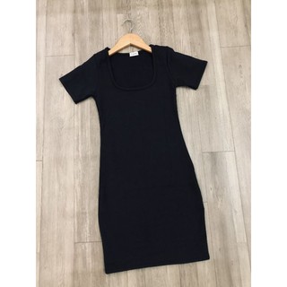 đầm cổ vuông tay ngắn