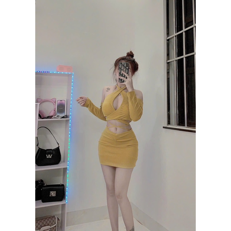 Đầm Body Khoét Yếm Chéo Ngực Trễ Vai Tay Dài Khoét Đan Bụng Có Mút Ngực + Lót Quần