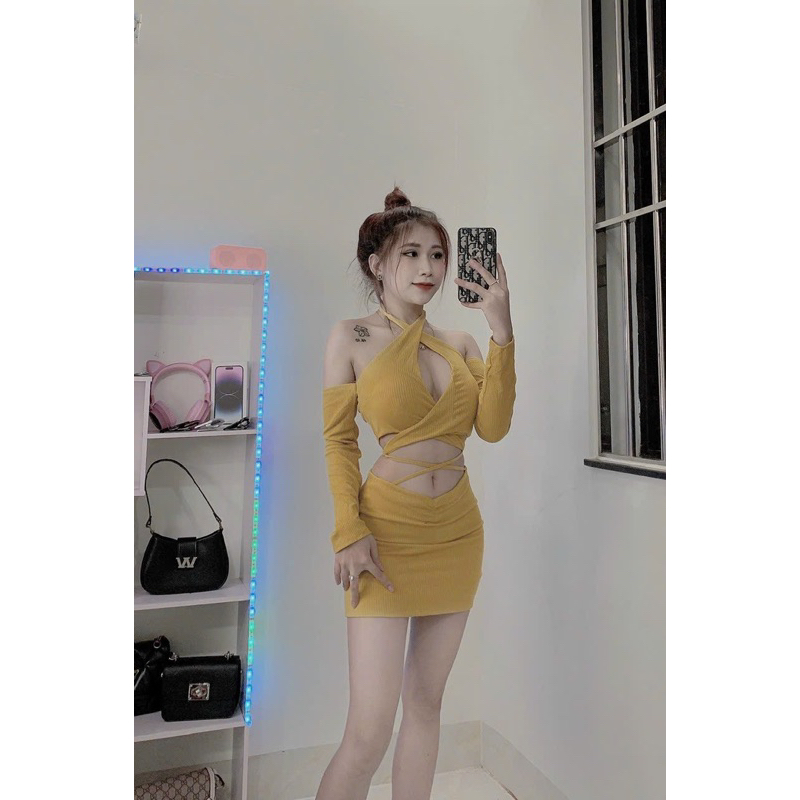 Đầm Body Khoét Yếm Chéo Ngực Trễ Vai Tay Dài Khoét Đan Bụng Có Mút Ngực + Lót Quần