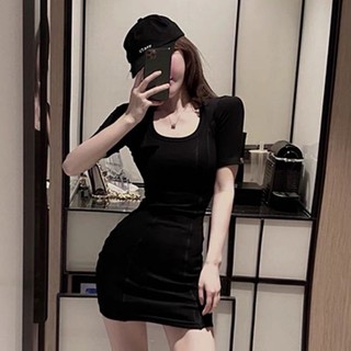 đầm cổ vuông tay ngắn