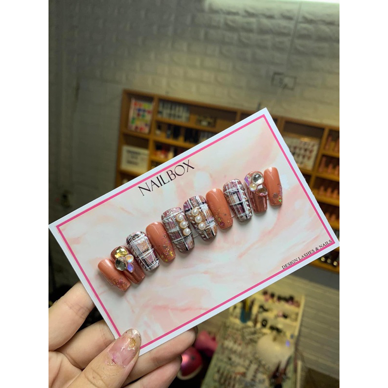 N22 Nail box kẻ ô xinh xắn