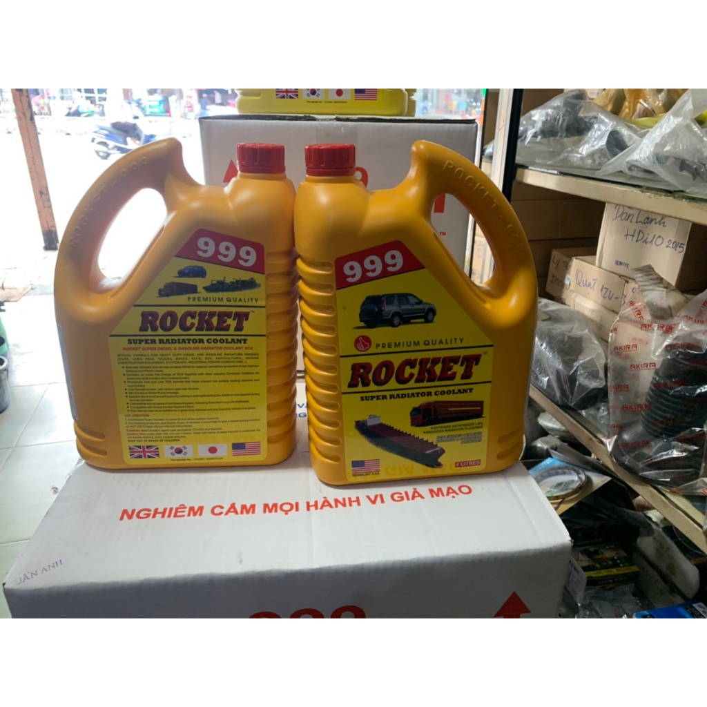 Nước Đỏ  làm mát động cơ, xe tải,xe cơ giới...ROCKET 999 bình 4 lít