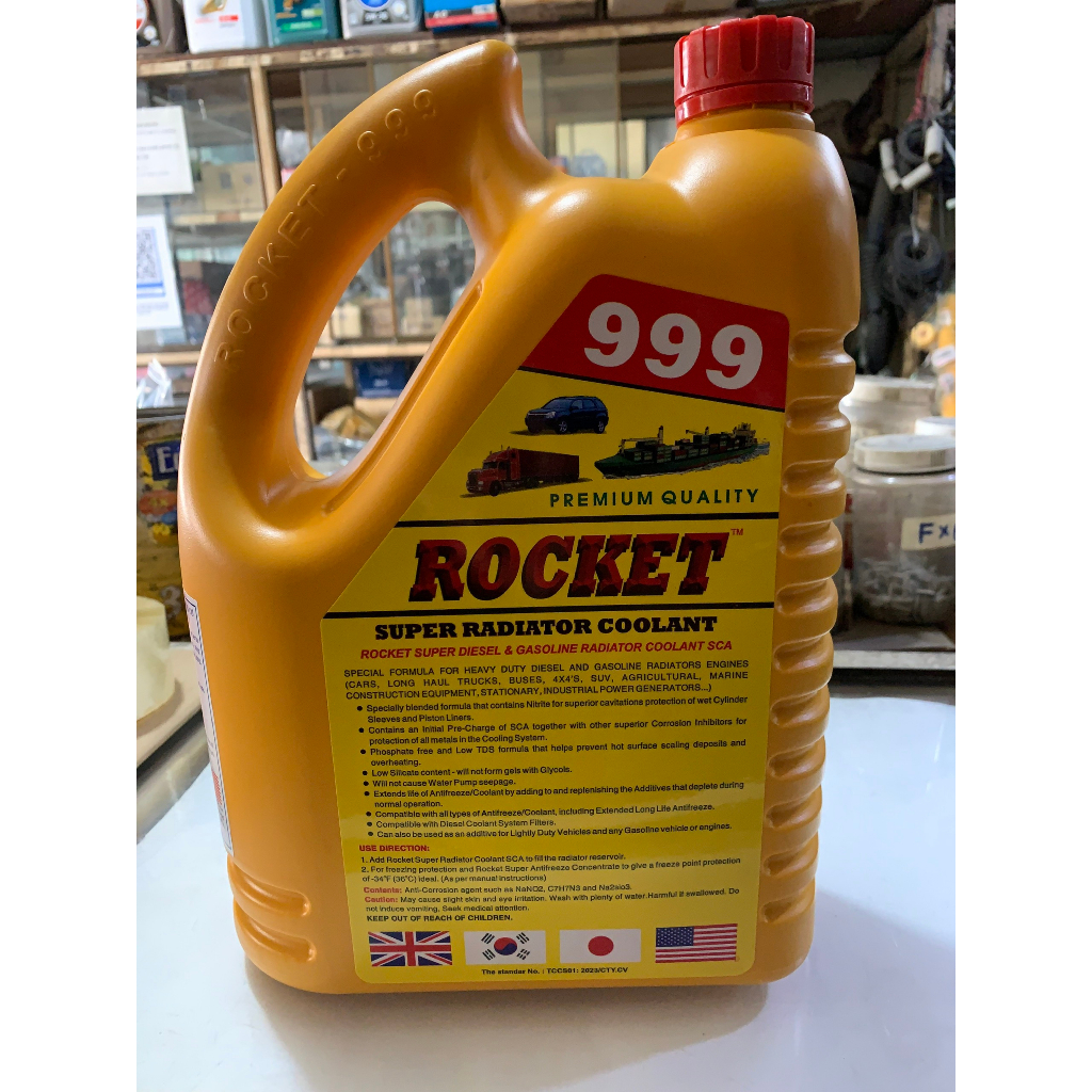 Nước Đỏ  làm mát động cơ, xe tải,xe cơ giới...ROCKET 999 bình 4 lít