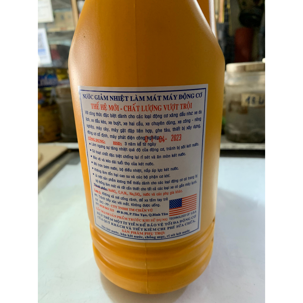 Nước Đỏ  làm mát động cơ, xe tải,xe cơ giới...ROCKET 999 bình 4 lít