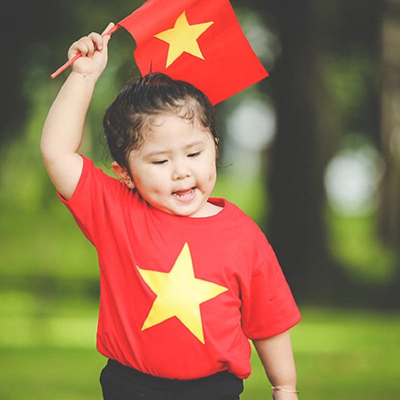 ÁO CỜ ĐỎ SAO VÀNG NGƯỜI LỚN TRẺ EM chất cotton