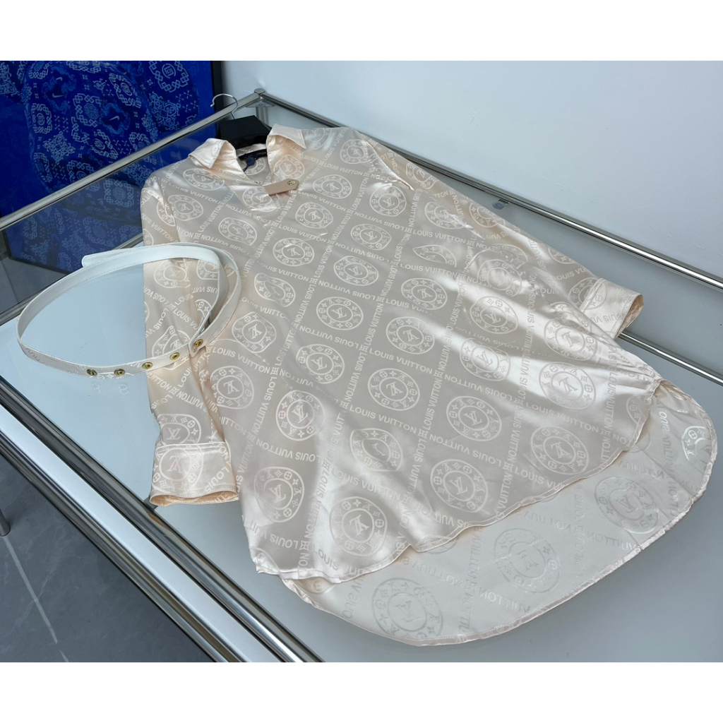 Đầm dài tay kèm thắt lưng thời trang cao cấp thương hiệu Louis Vuitton LV thiết kế chất vải dễ chịu, thoải mái