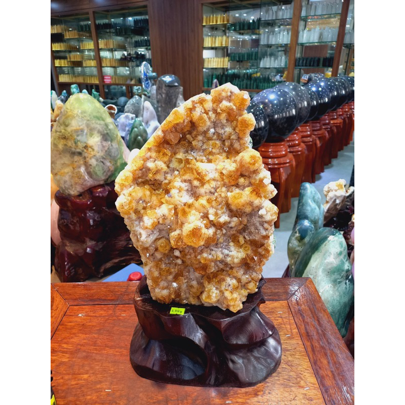 Động phong thủy đá thach anh vang hàng thiên nhiên