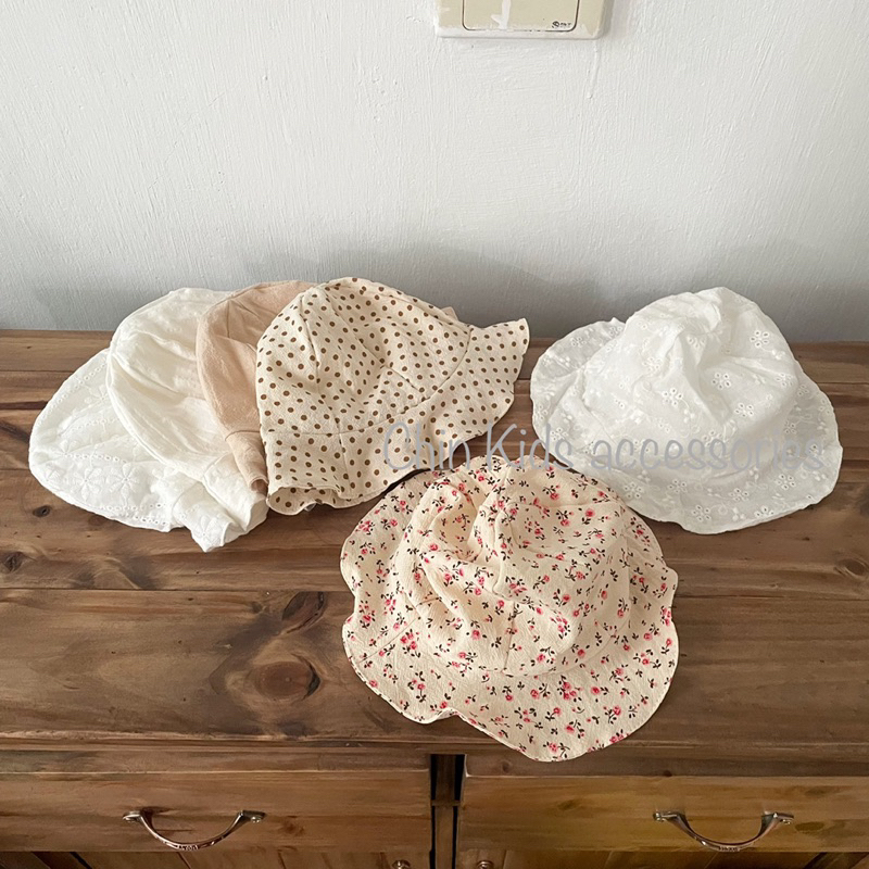 Mũ tai bèo vải thô thêu mềm mại cho bé