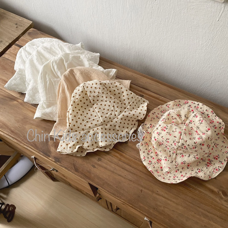 Mũ tai bèo vải thô thêu mềm mại cho bé