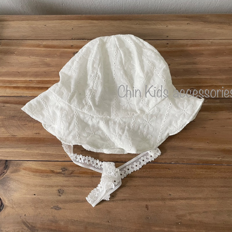 Mũ tai bèo vải thô thêu mềm mại cho bé