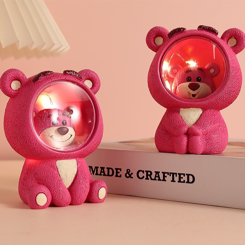 Đèn trang trí đèn ngủ hình gấu dâu Đèn Ngủ Để Bàn Hình Gấu Lotso Dâu Tây Hoạt Hình Disney Sáng Tạo