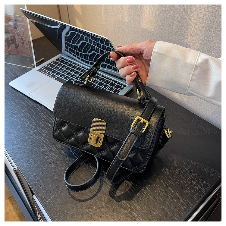 Túi xách nữa cầm tay hình chữ nhật nhỏ phong cách đơn giản dành cho nữ 2023 2241