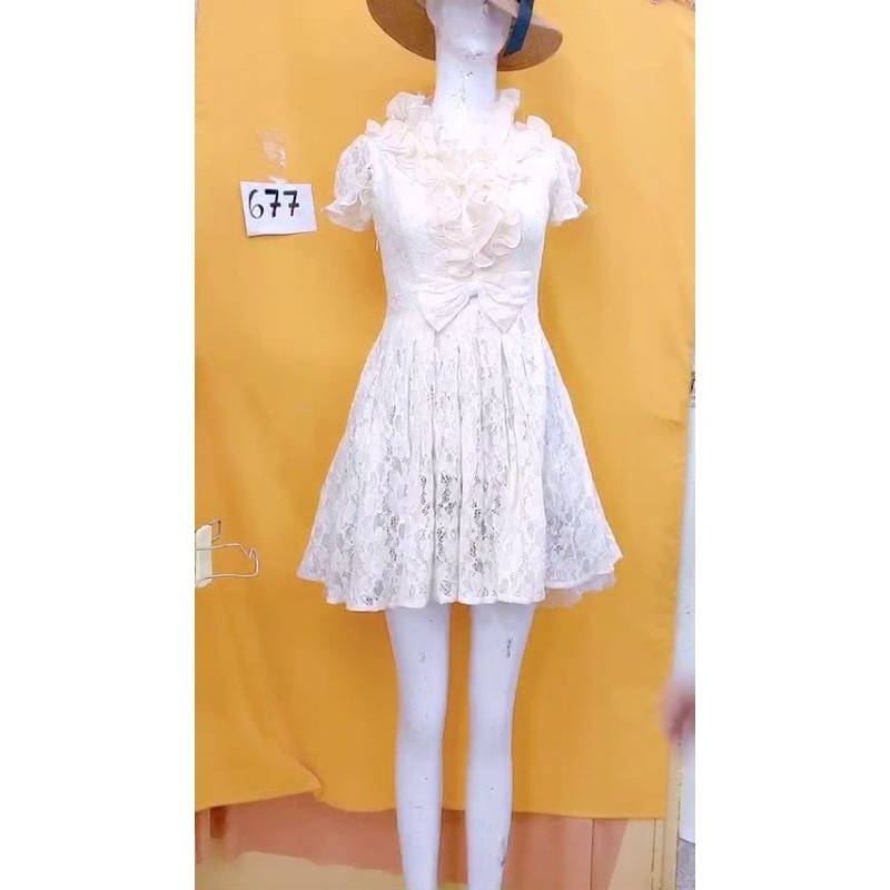 đầm ren trắng phối viền bèo size S/M. S677