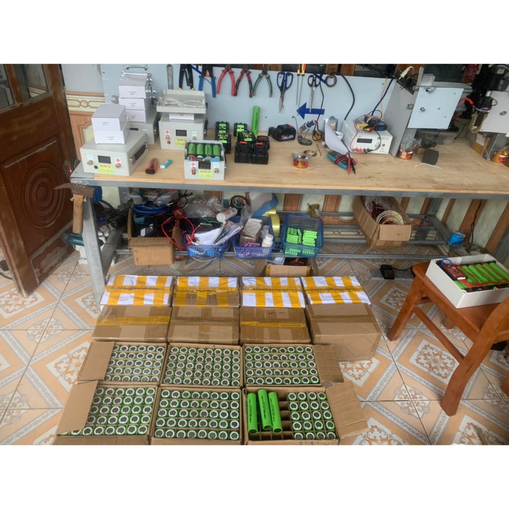 Pin lithium 32140 dung lượng 15Ah, nội trở dưới 2,2 miliom, pin vỏ sắt có sạc lại, tặng kèm khung nhựa