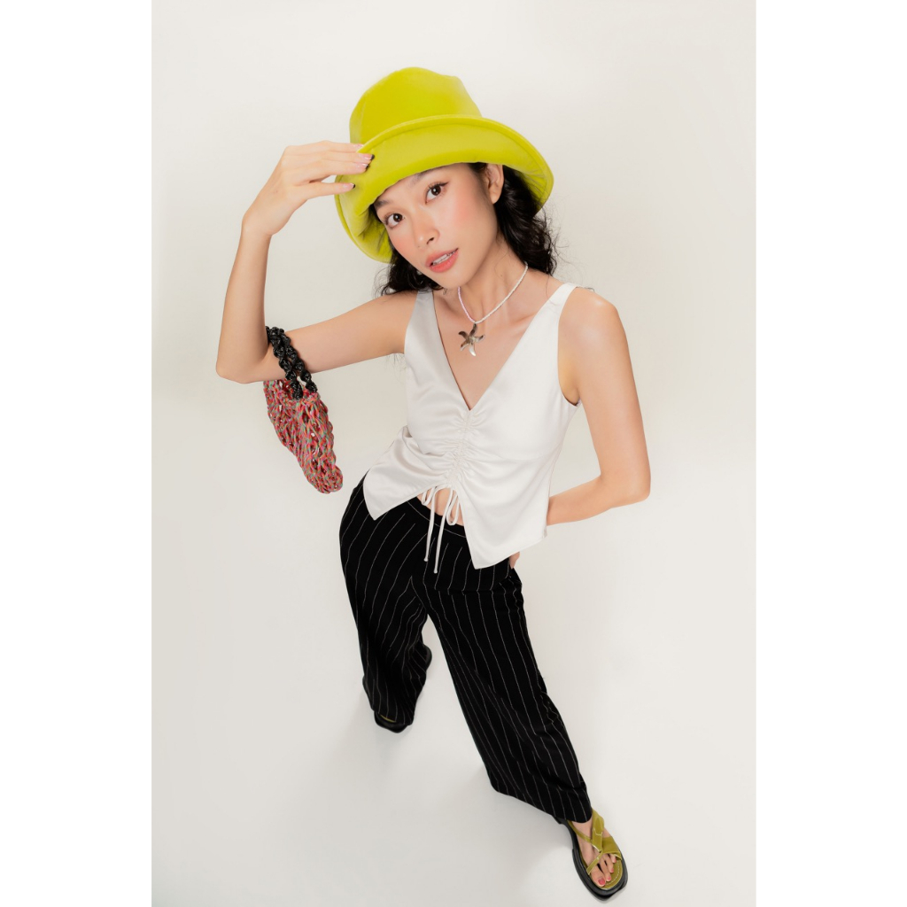 LIBÉ - Áo kiểu hai dây cổ chữ V cột nơ màu trắng