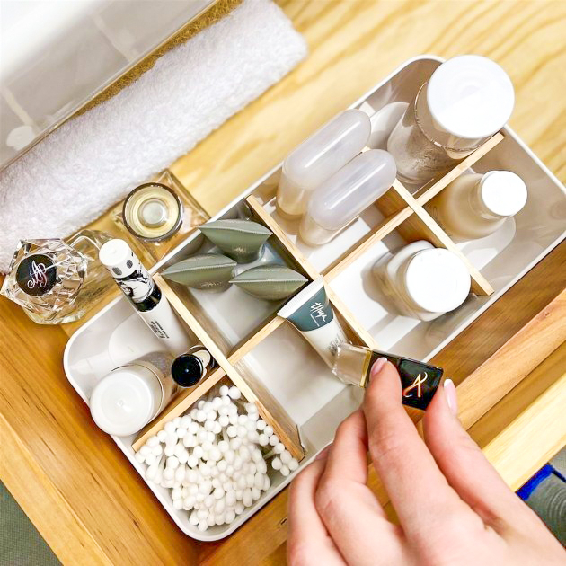 Khay nhựa chia 8 ngăn tháo lắp đựng đồ dùng, phụ kiện cá nhân tiện lợi