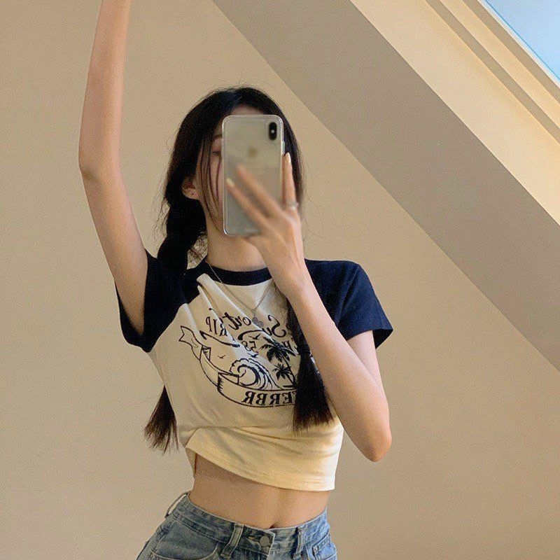 Áo Croptop Phối Màu Cổ Tròn In Hình
