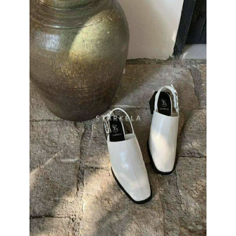 Giày Kela hở gót mũi vuông quai hậu xích đen trắng cá tính