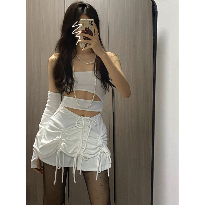 Váy body cắt xẻ sexy.