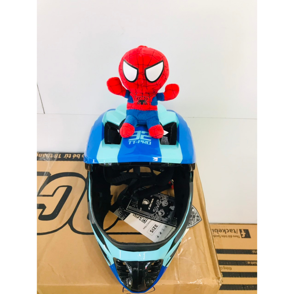 Thú bông gắn mũ bảo hiểm